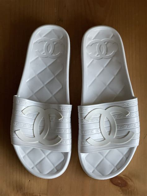 chanel sliders fake